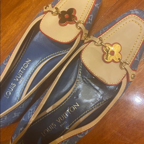 Louis Vuitton Women shoes - Picture 1 of 3